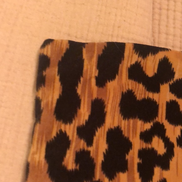 A pair of 20 x 20 pillows - Picture 4 of 9